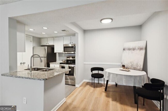 Building Photo - 1018 Chastain Park Ct NE