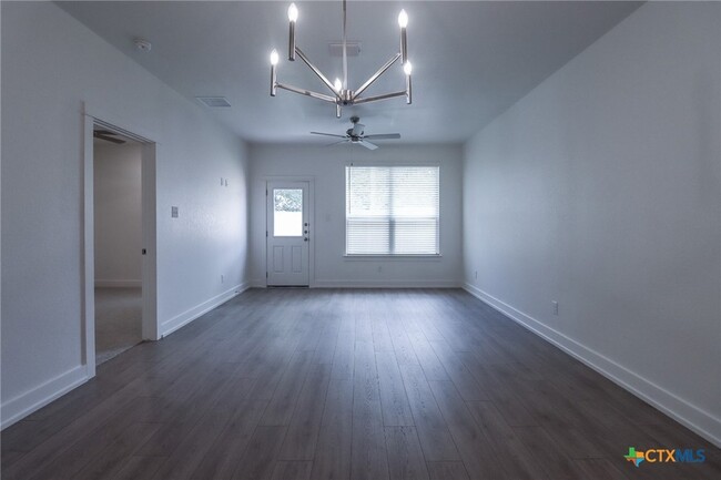 Building Photo - 618 Campus St