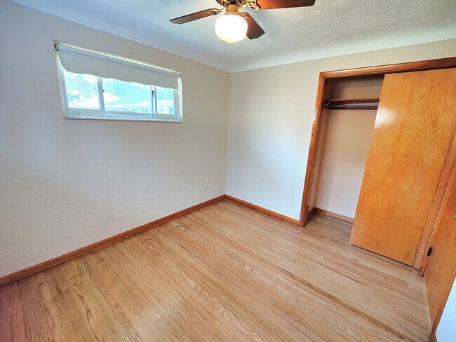 Building Photo - *Well-Maintained & Spacious 3BD/1.5BA Single Family Home Available in Baldwin*