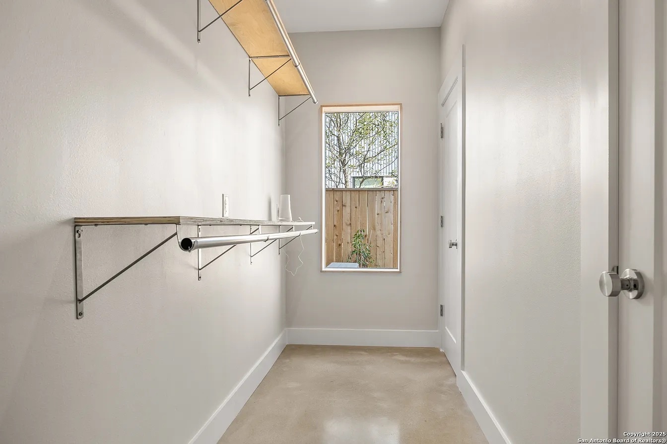 Building Photo - Room in Townhome on S Cherry St