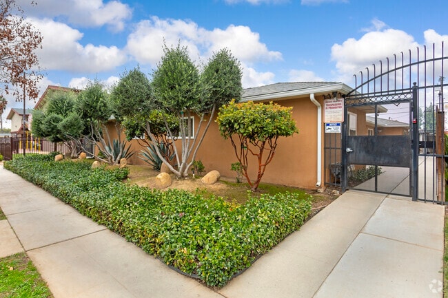 Building Photo - Los Olivos Apartments