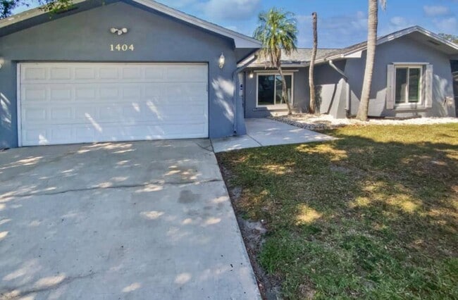 Primary Photo - 1405 Rosewood Ave