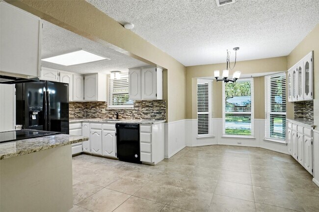 Building Photo - 2958 Columbine Dr