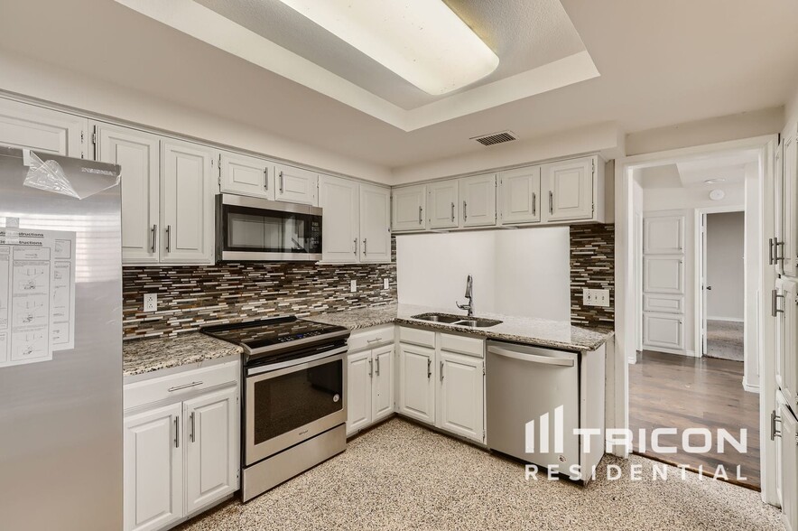 Building Photo - 3811 Clover Hill Ln