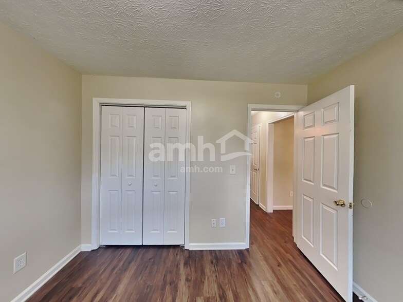 Building Photo - 1509 Locomotive Dr NE