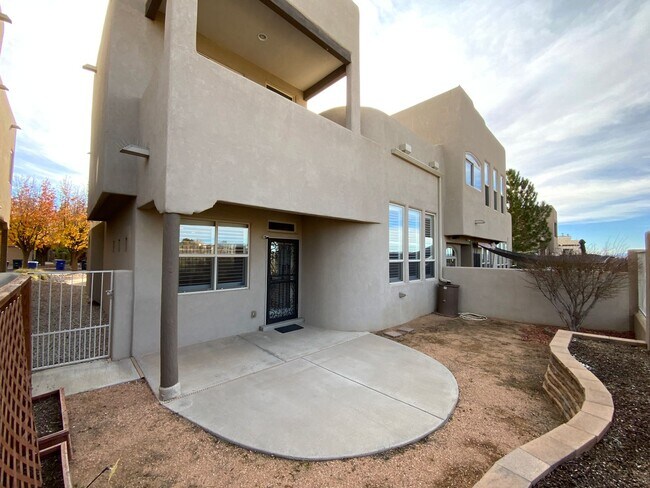 Building Photo - 3 Bedroom Townhome Available Near Wyoming Blvd NE & Paseo Del Norte Blvd NE!