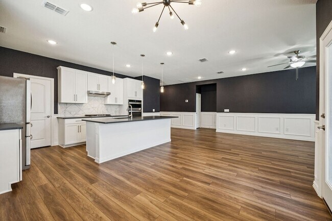 Building Photo - 2412 Rooster Ln