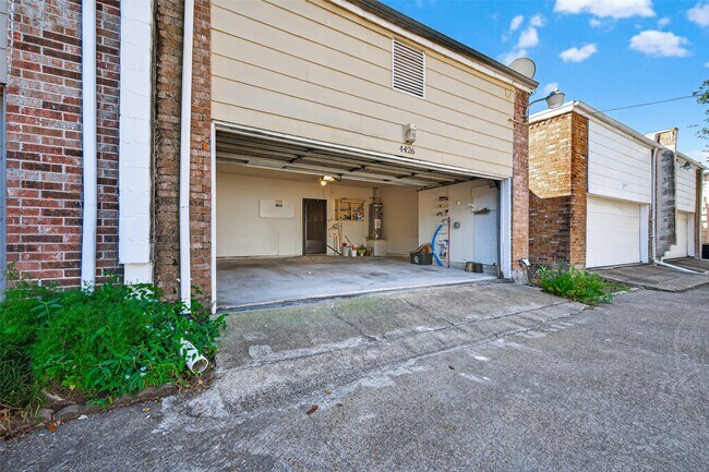 Building Photo - 4426 Basswood Ln