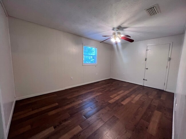 Building Photo - 3/2 House Near UF - Available mid-July 2026!