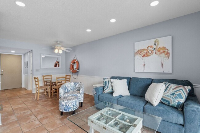 Building Photo - 3056 S Fletcher Ave