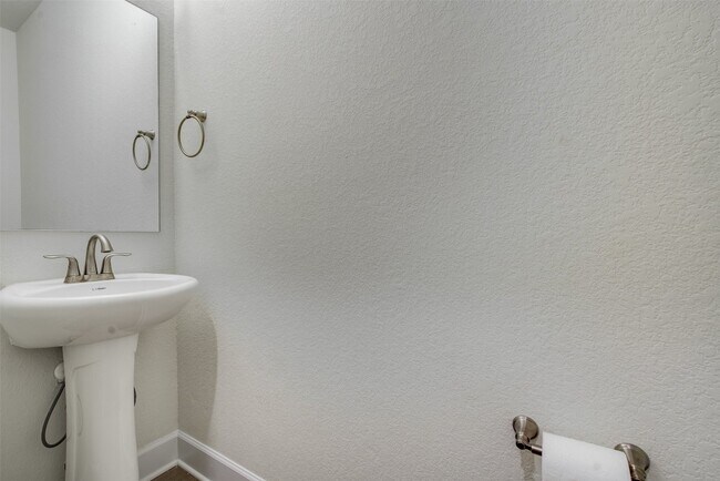 Building Photo - 8612 Cumbrae Ln
