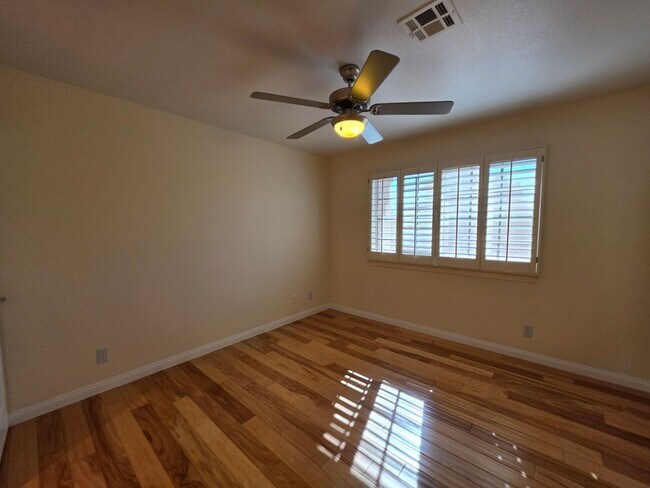 Building Photo - Spacious Home in the Heart of Green Valley