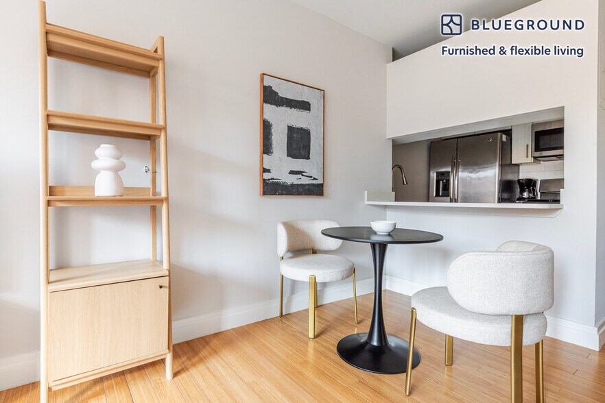 Building Photo - 151 E 31st St