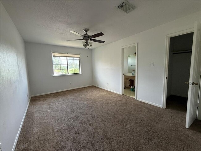 Building Photo - 13834 Trumpetvine St