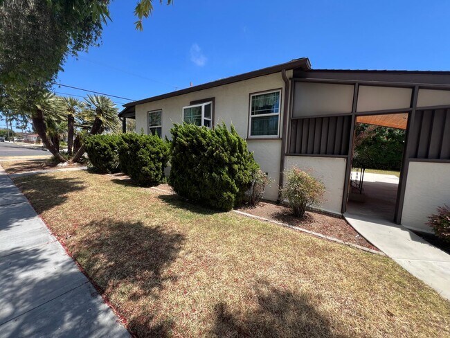 Building Photo - LOCATION LOCATION LOCATION!!! 5th & I St, Large House, 2Bdrm+Den+2 car Garage