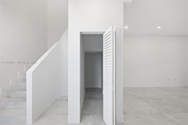 Building Photo - 3111 SW 12th St