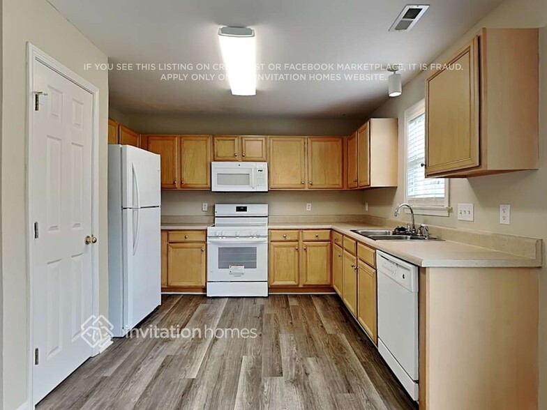 Building Photo - 430 Fernway Dr