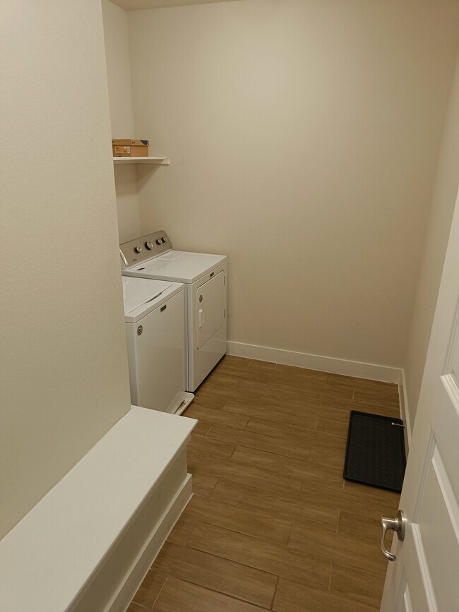 Building Photo - 535 Tanda Ln