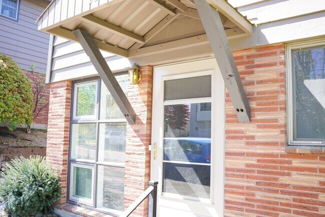 Building Photo - Great Mid-Century 1-Bdr w Dishwasher, Community Lawns + Pets OK!