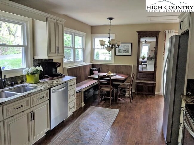 Building Photo - 162 Horseshoe Dr