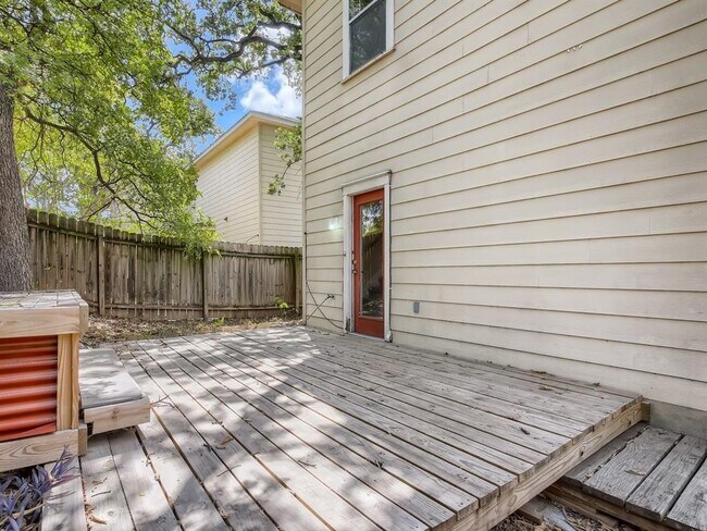 Building Photo - 1200 Perez St