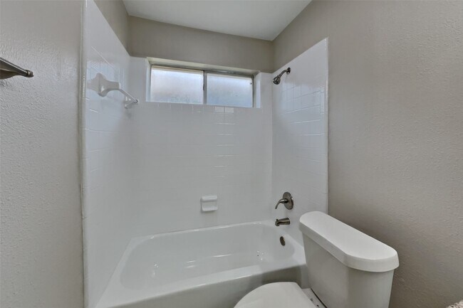 Building Photo - 16830 Needle Ridge Ct