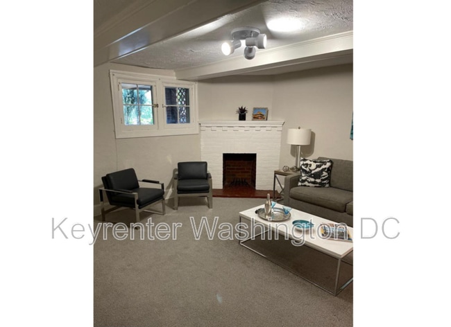 Building Photo - 242 Emerson St NW