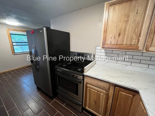 Building Photo - 1080 Halsey St