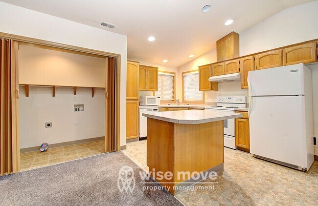 Building Photo - 809 SE 135th Ct