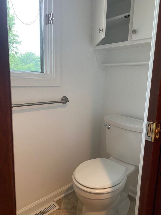 Building Photo - Beautiful Home on the Maumee River