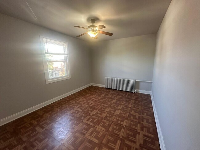 Building Photo - 1025 17th St NE