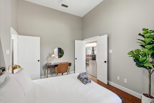 Building Photo - 5709 Courtney Cir