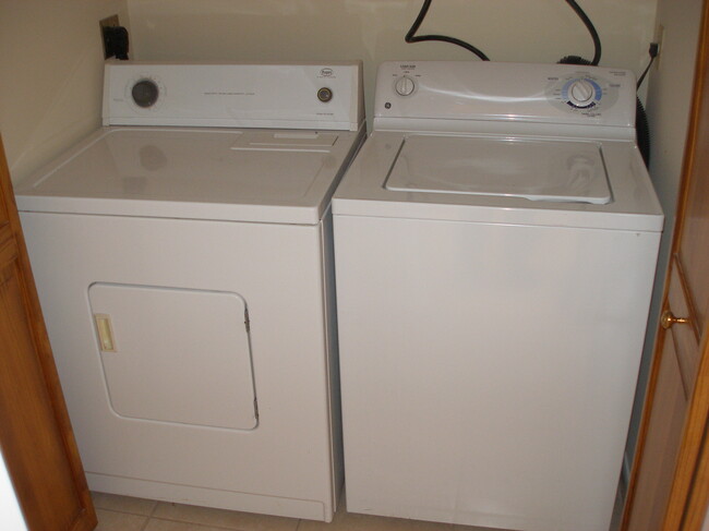 full washer and dryer - 115 Bent Arrow Dr