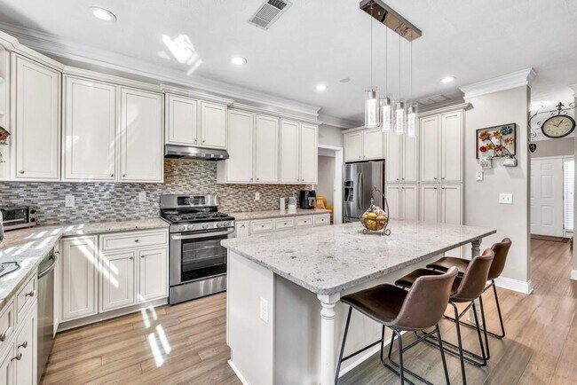 Building Photo - 1500 Highland Farm Dr