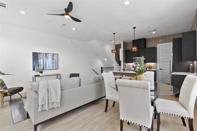 Building Photo - 727 W 10th St