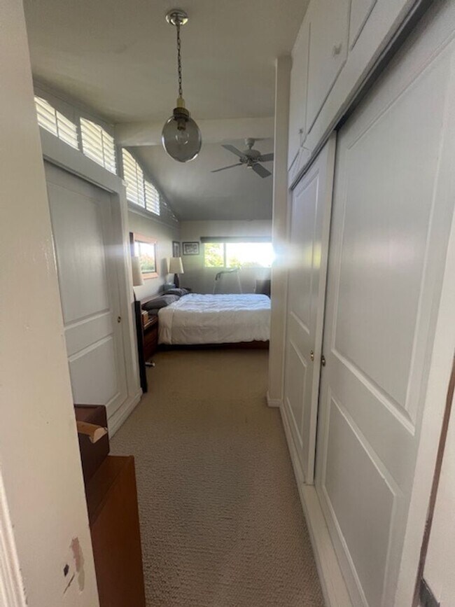 Building Photo - Beautiful One Level, 3 Bedroom, 3 Bathroom Tarzana Pool Home for Lease!