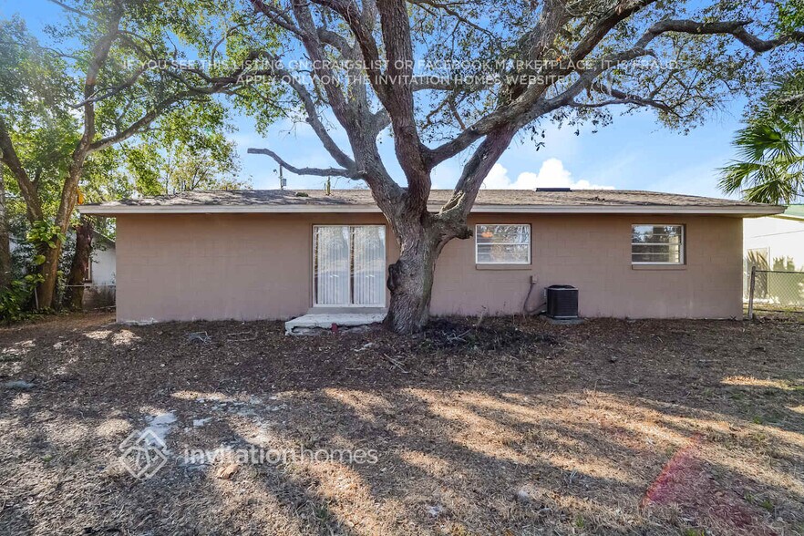 Building Photo - 990 Vincent Dr