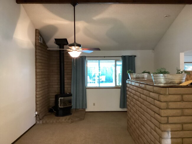 Building Photo - 1333 Pierce Dr