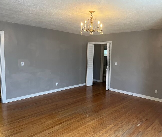 Building Photo - Three bedroom on golf course