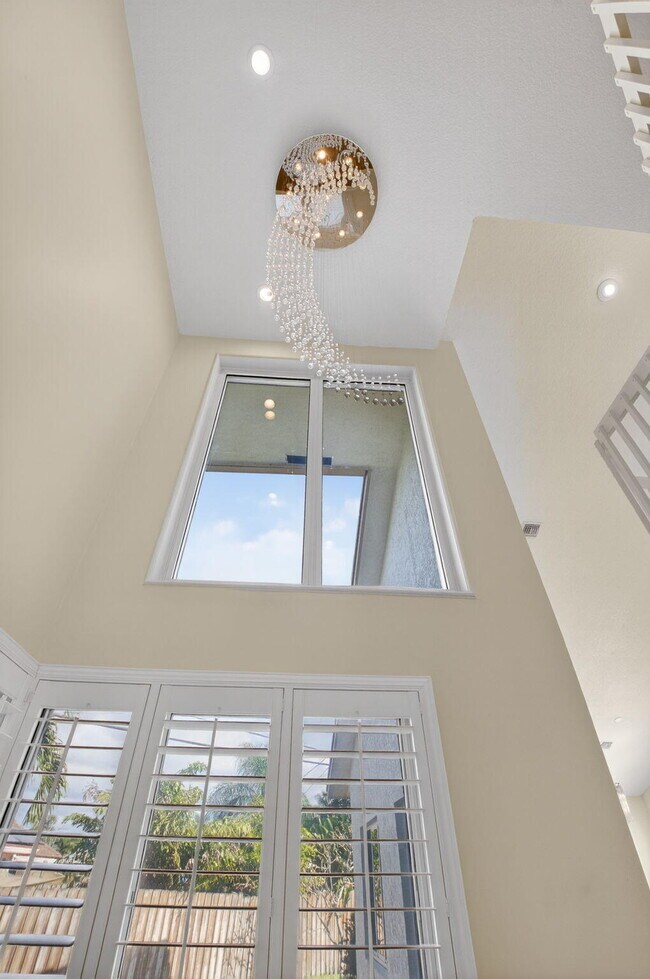 Building Photo - 4517 NW 5th Ave