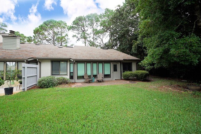 Building Photo - Great Bluewater Bay Location