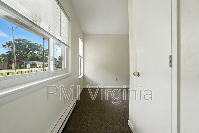 Building Photo - 9563 15th Bay St