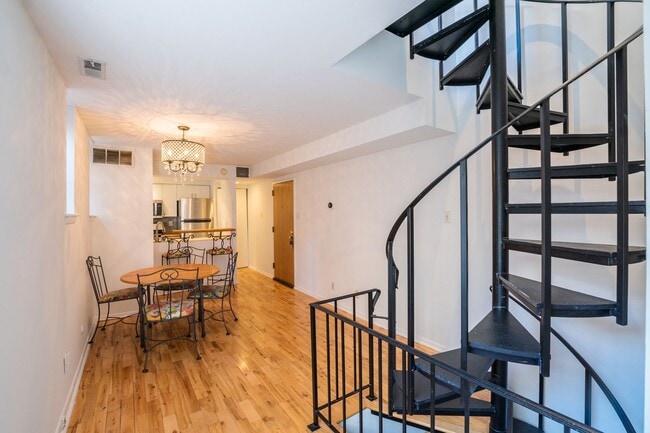 Building Photo - Washington Square West Condo