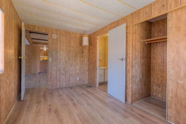 Building Photo - 162 Feathervale Dr