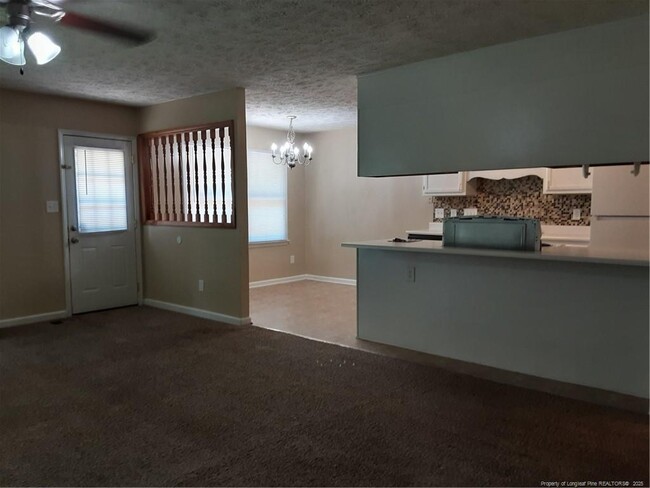 Building Photo - 870 Santiato Dr