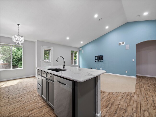 Building Photo - 3 Bed 2 Bath Home Available for Rent!!!