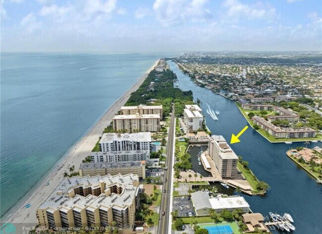 Building Photo - 1160 Hillsboro Mile