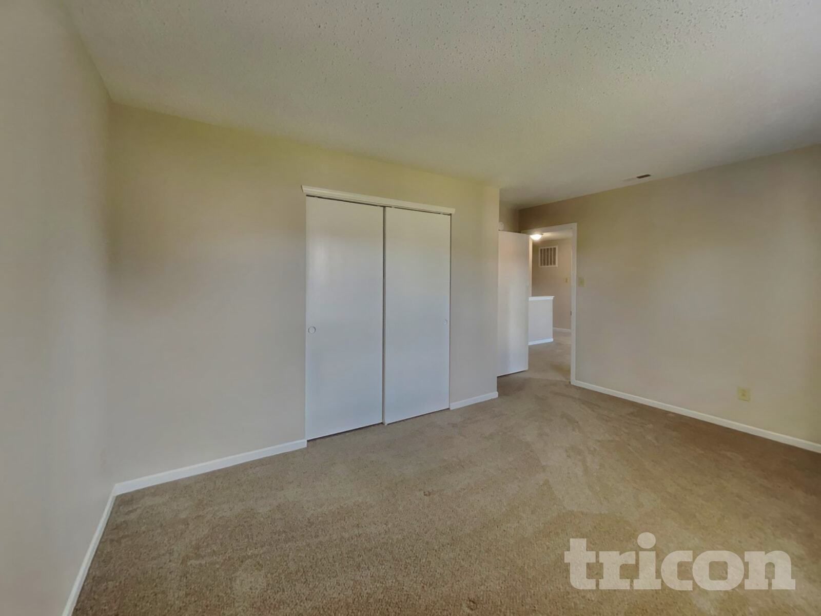 Building Photo - 5632 N Jefferson Dr