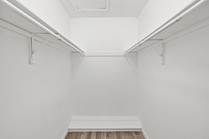 Building Photo - 1805 Mearns Meadow Blvd