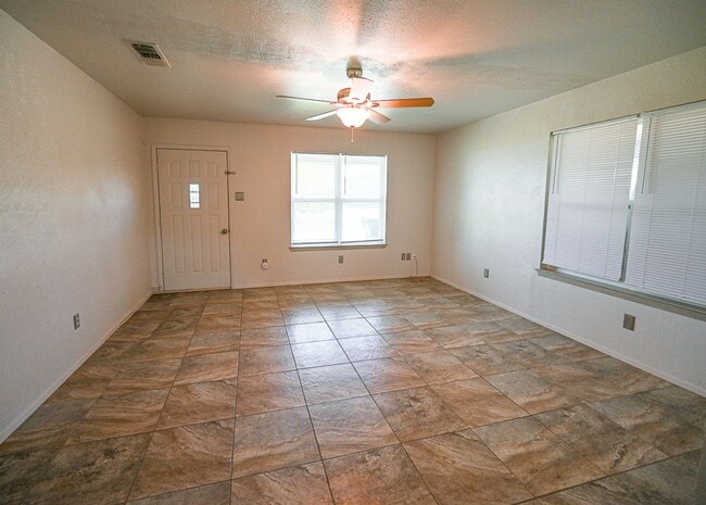 Building Photo - Charming Country Home 2 Bed 1.5 Bath